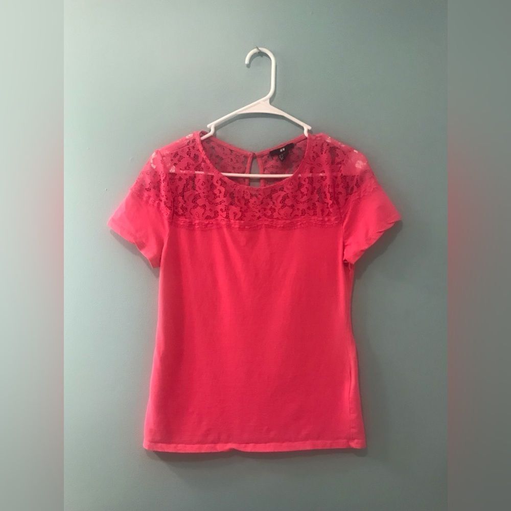 NWOT … H&M “Size: M” Pink Laced Top